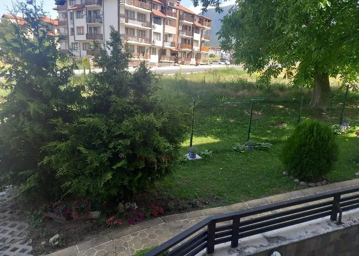 Apartment Seasons - Cozy Near Gondola & Mountain Views Bansko