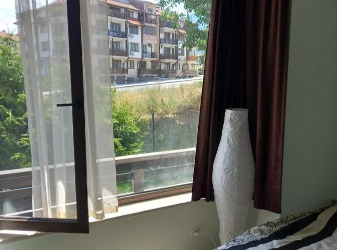 Apartment Seasons - Cozy Near Gondola & Mountain Views Bansko