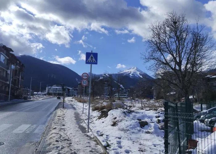 Seasons - Cozy Near Gondola & Mountain Views Apartment