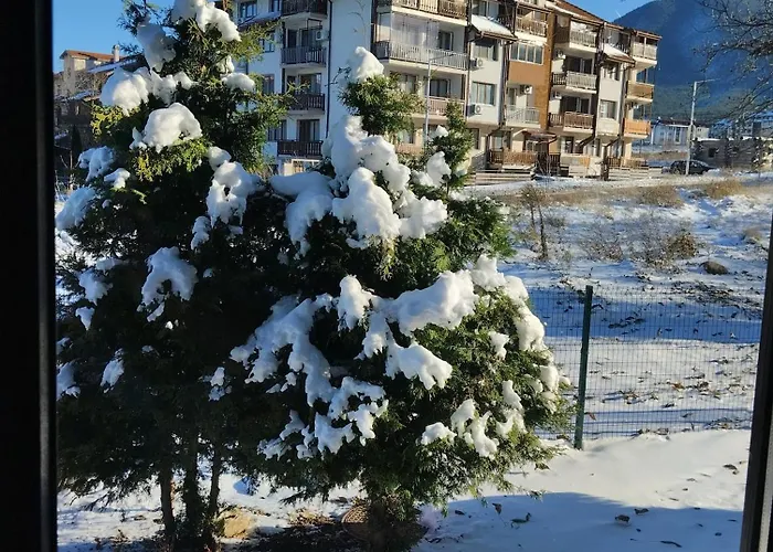 Apartment Seasons - Cozy Near Gondola & Mountain Views Bansko